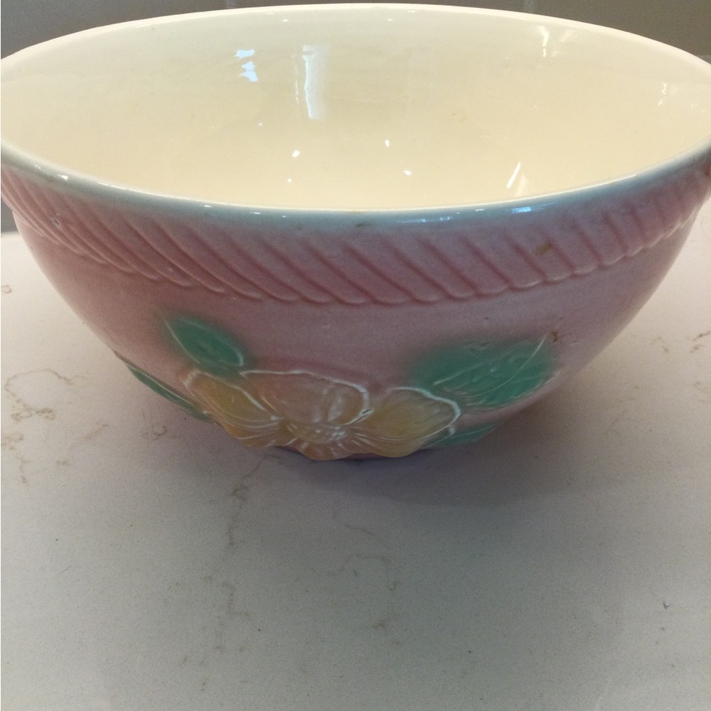 Vintage 1940’s Hull pink Sunglow pottery bowl